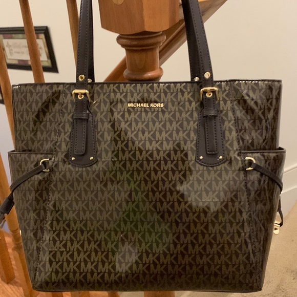 Michael Kors Handbags - Michael Kors Tote
